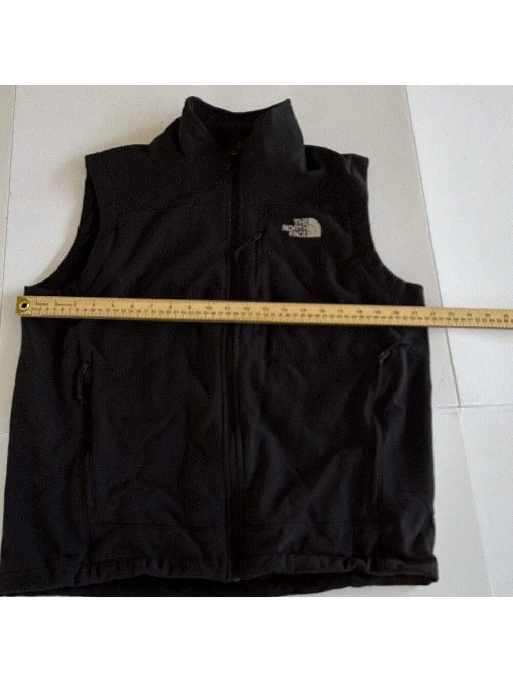 The North Face Men’s Black Solid Full Zip Logo Vest Jacket Size M